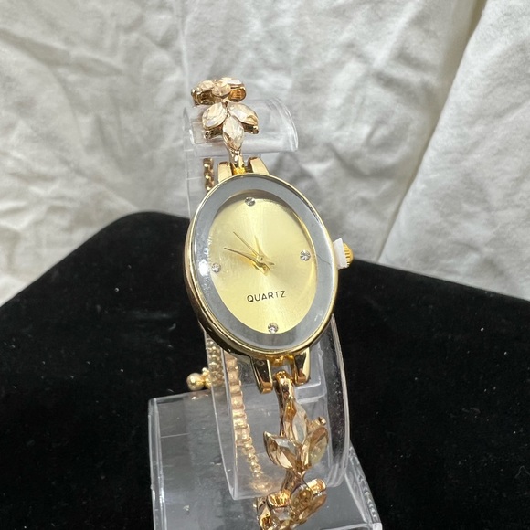 Quartz Lady Watch W/ Gold Face And Rhinestone Chain. Has Crystals On Inside Face - Picture 2 of 6